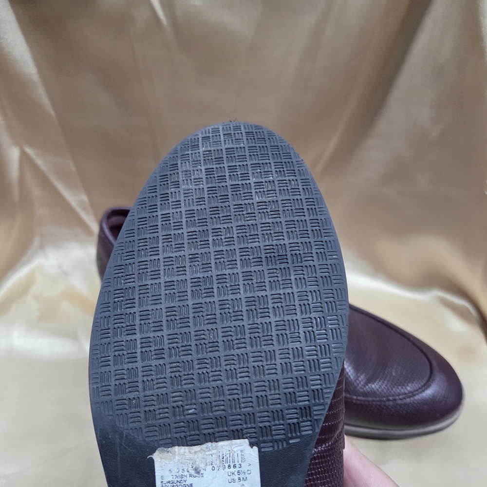 Clarks Women's Textured Maroon Loafers - Picture 6 of 9